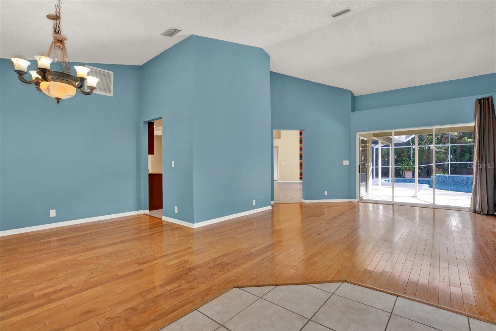 PIPERS MEADOW - Residential