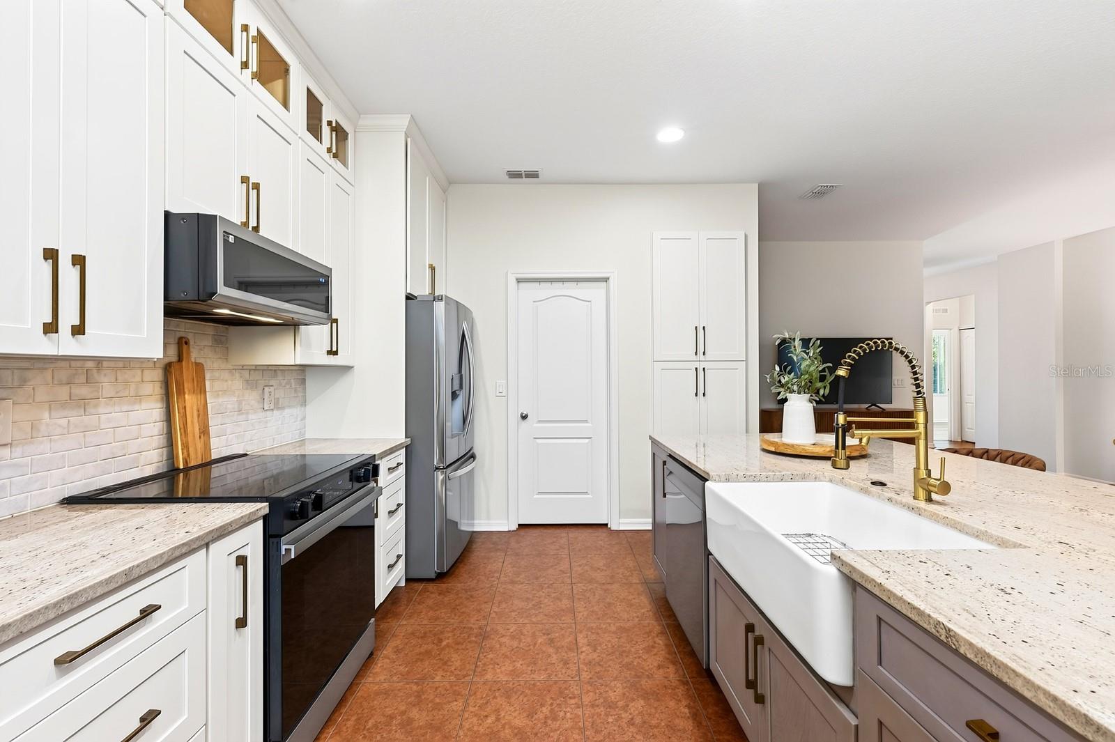 MALLORY SQUARE PH 01 - Residential