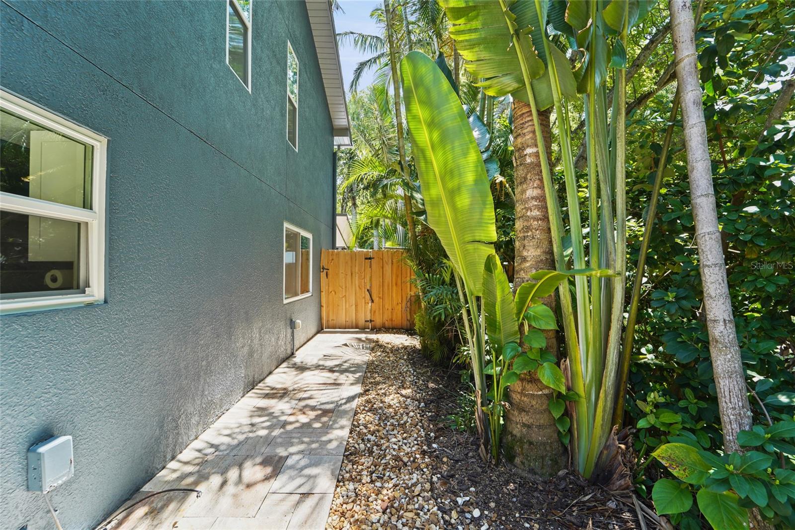 COUNTRY GENTLEMEN ACRES - Residential