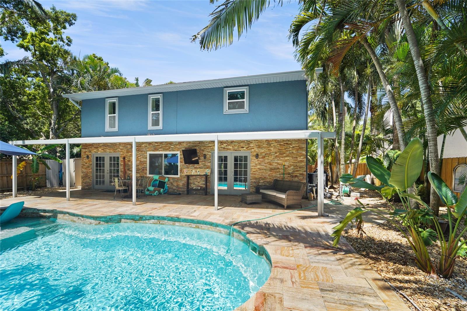 COUNTRY GENTLEMEN ACRES - Residential