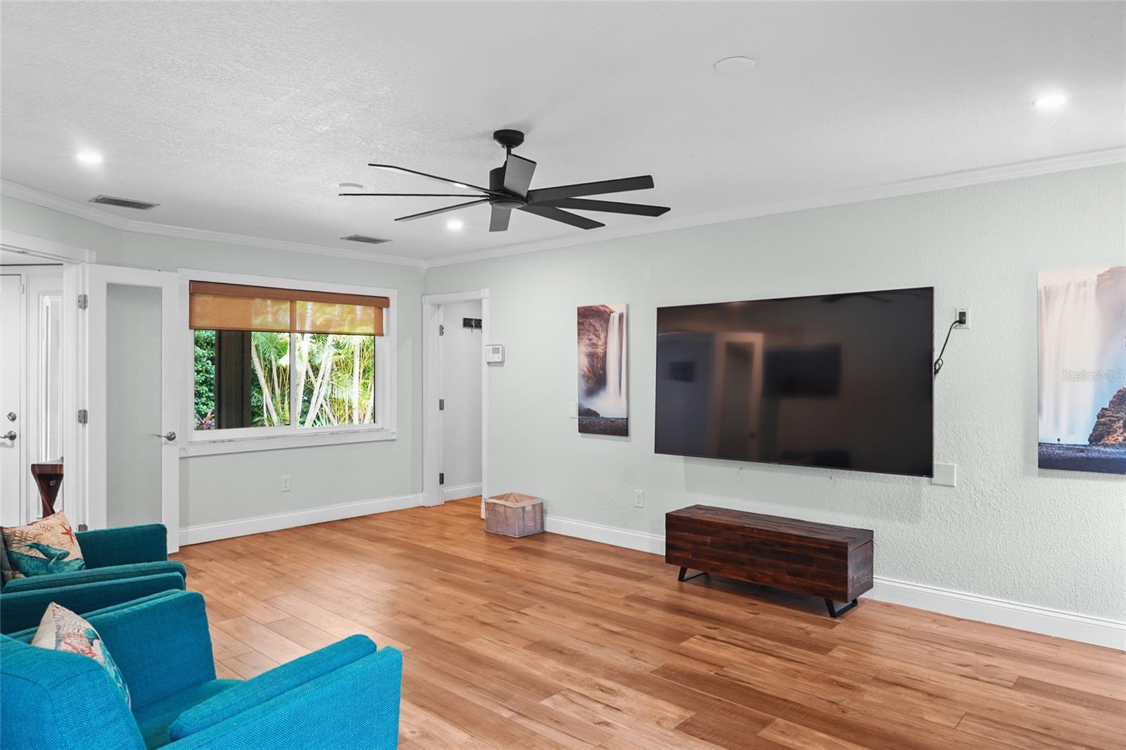 COUNTRY GENTLEMEN ACRES - Residential