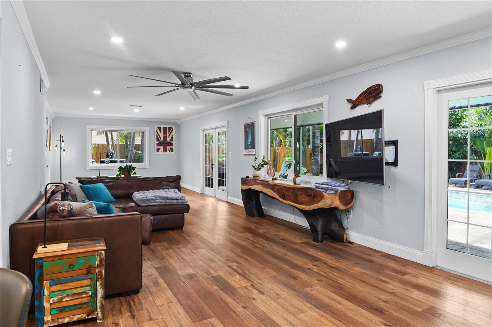 COUNTRY GENTLEMEN ACRES - Residential