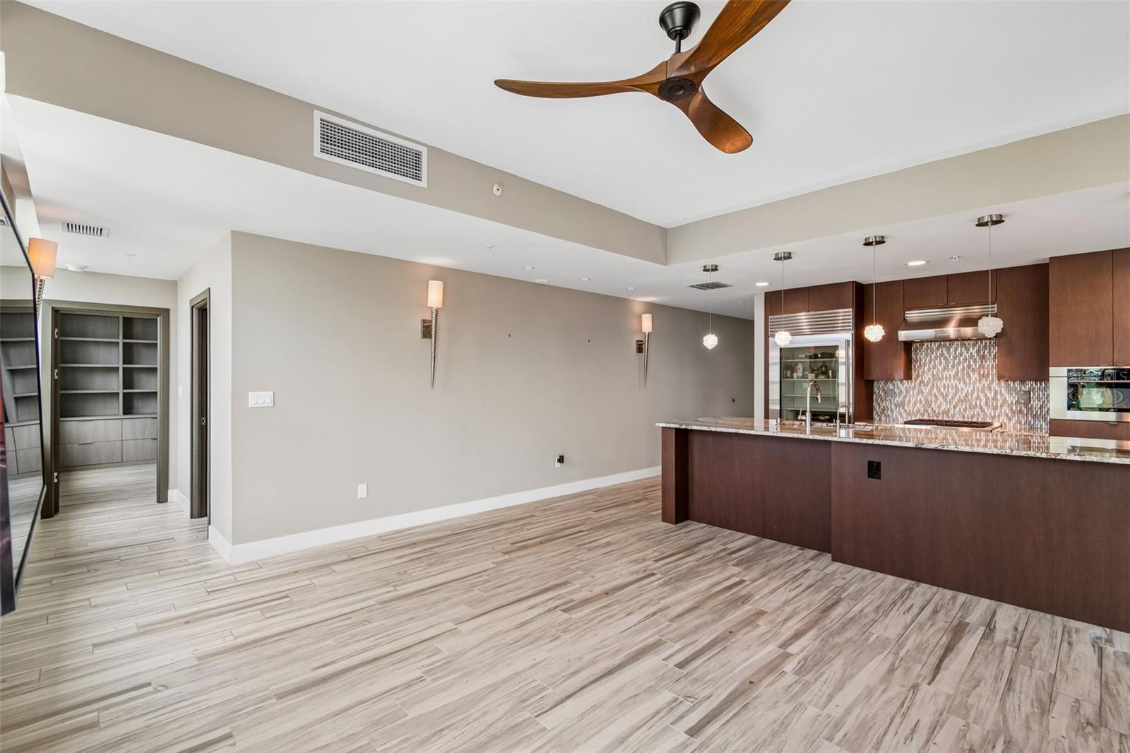 GRAND CENTRAL AT KENNEDY RESID - Residential Lease