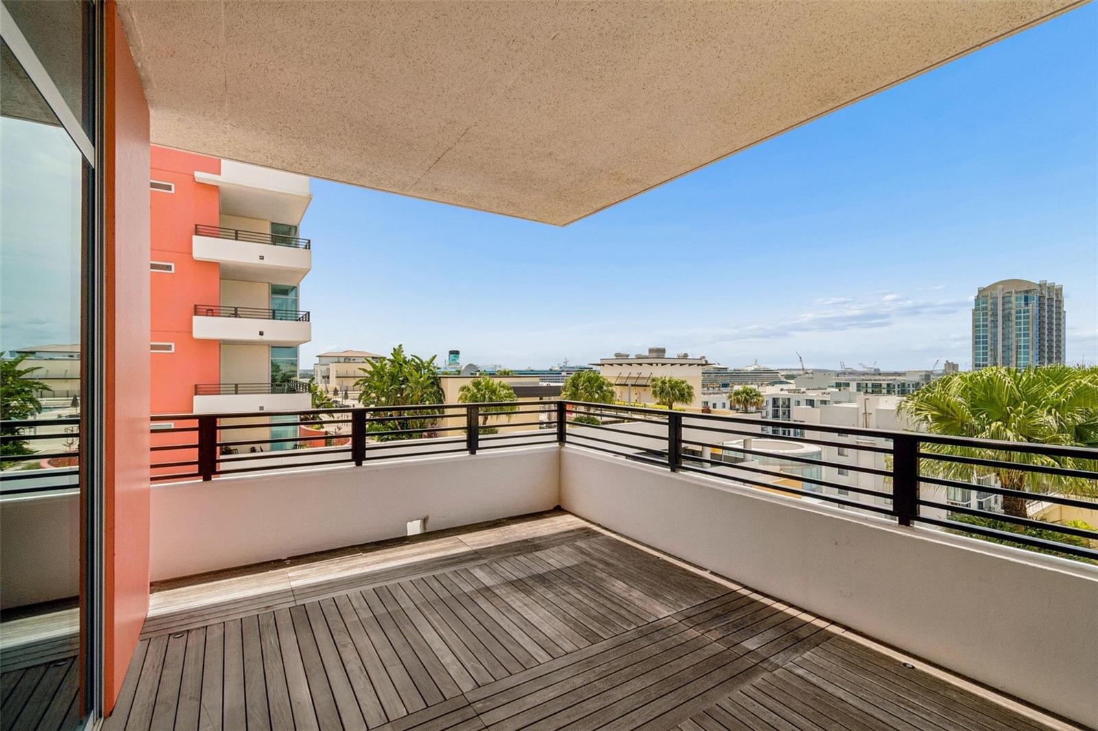 GRAND CENTRAL AT KENNEDY RESID - Residential Lease