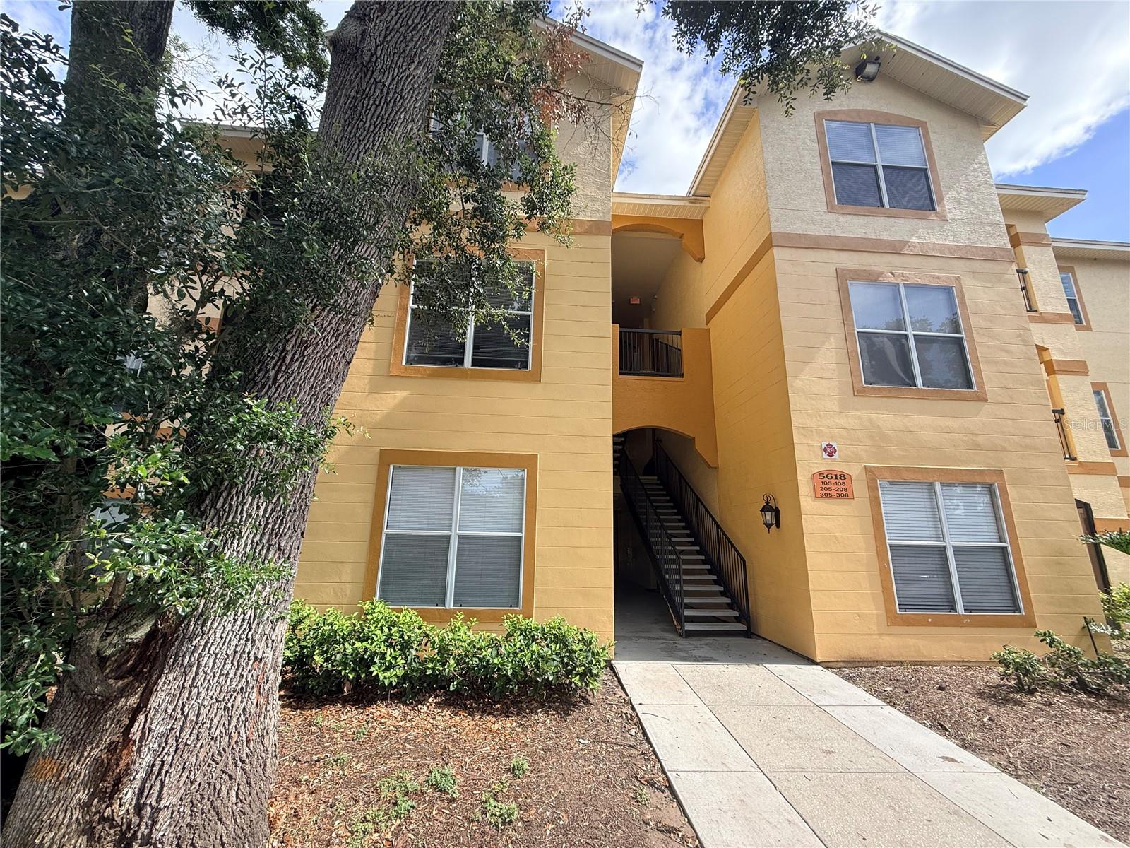 Newly renovated 2 bedroom, 2 Bathroom condo in The Pinnacle at Carrollwood. New kitchen and bathroom cabinets, countertops, sinks and accessories. New luxury vinyl flooring in bedrooms and closets. Fresh paint throughout unit. It is a third floor unit in a gated community. Very convenient location.