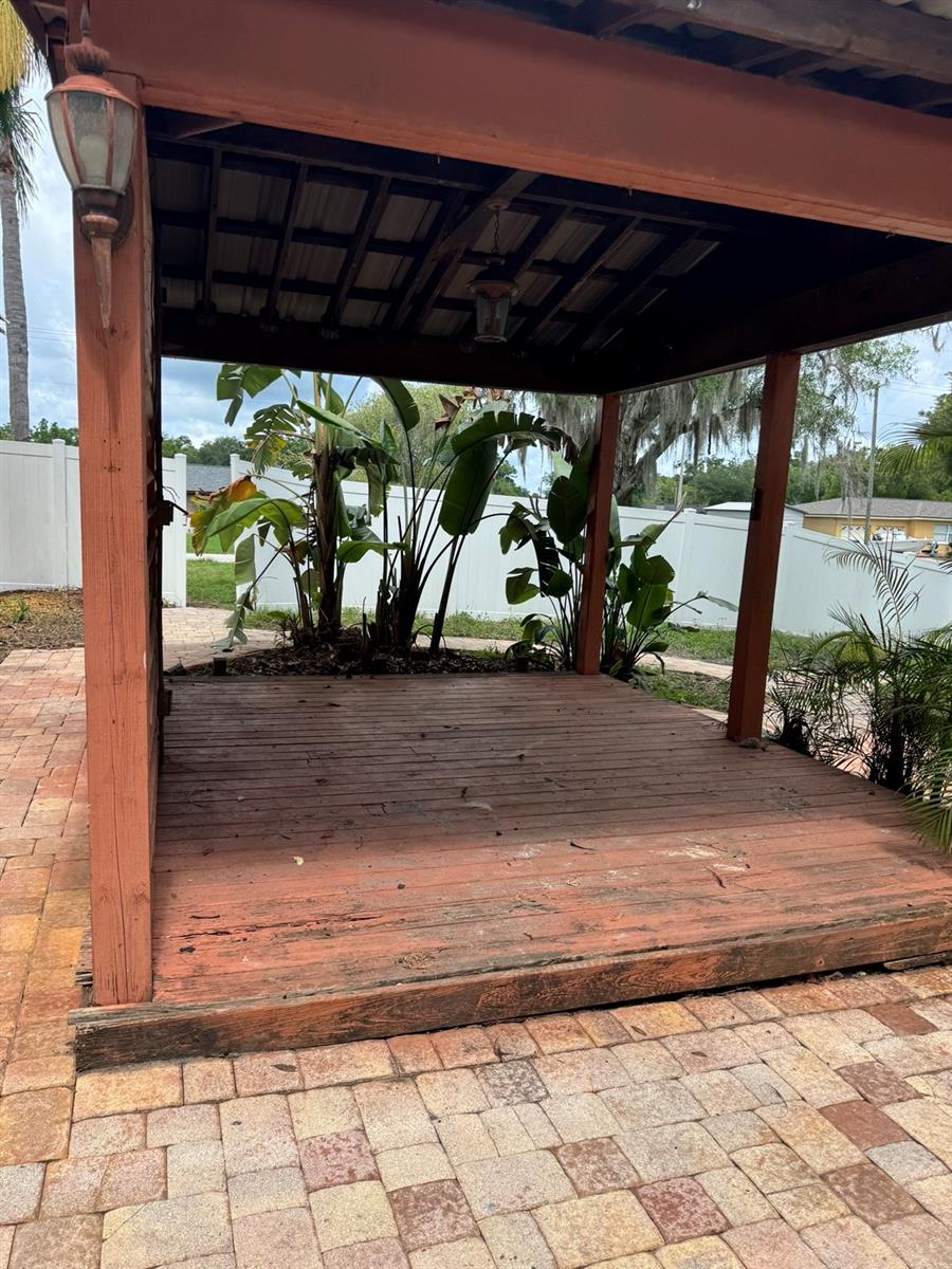 LAKE PADGETT ESTATES - Residential Lease