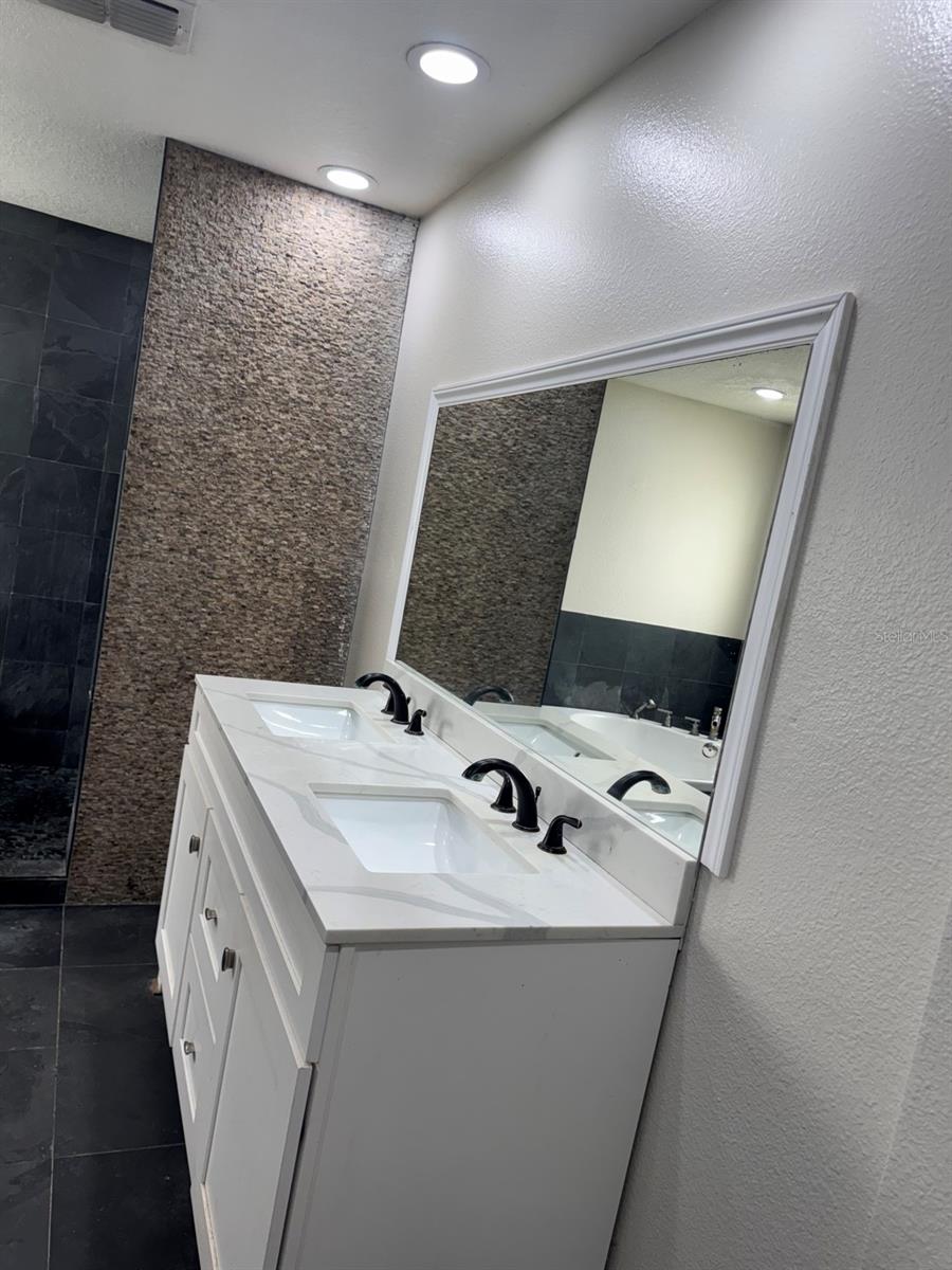 LAKE PADGETT ESTATES - Residential Lease
