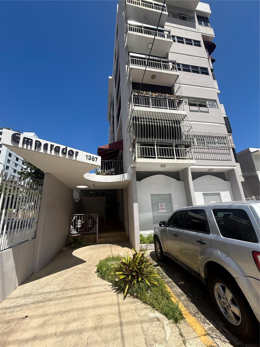 Renovated Apartment in Condado

Beautifully renovated 4th-floor apartment located at Condominio El Emperador on Wilson Street in Condado. This property features 2 bedrooms with A/C, 2 modern bathrooms, a renovated kitchen, and comfortable living spaces ready for immediate move-in.

Includes 1 covered parking space. The building is equipped with a water cistern and a generator for common areas, providing added convenience and support for residents.

Excellent location in the Condado-Miramar area, close to the tourist district, restaurants, shops, hotels, and just a few blocks from the beach.

Ideal for those looking to live in one of San Juan’s most convenient and walkable neighborhoods.

Details:
Location: Wilson Street, Condominio El Emperador, Condado, San Juan, PR