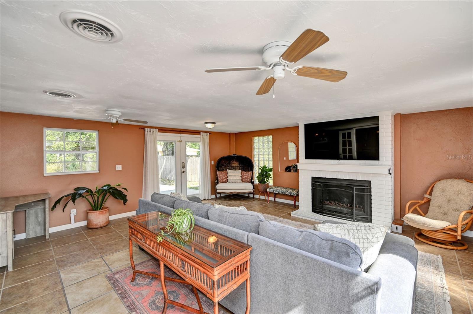 HOURGLASS LAKE REP - Residential