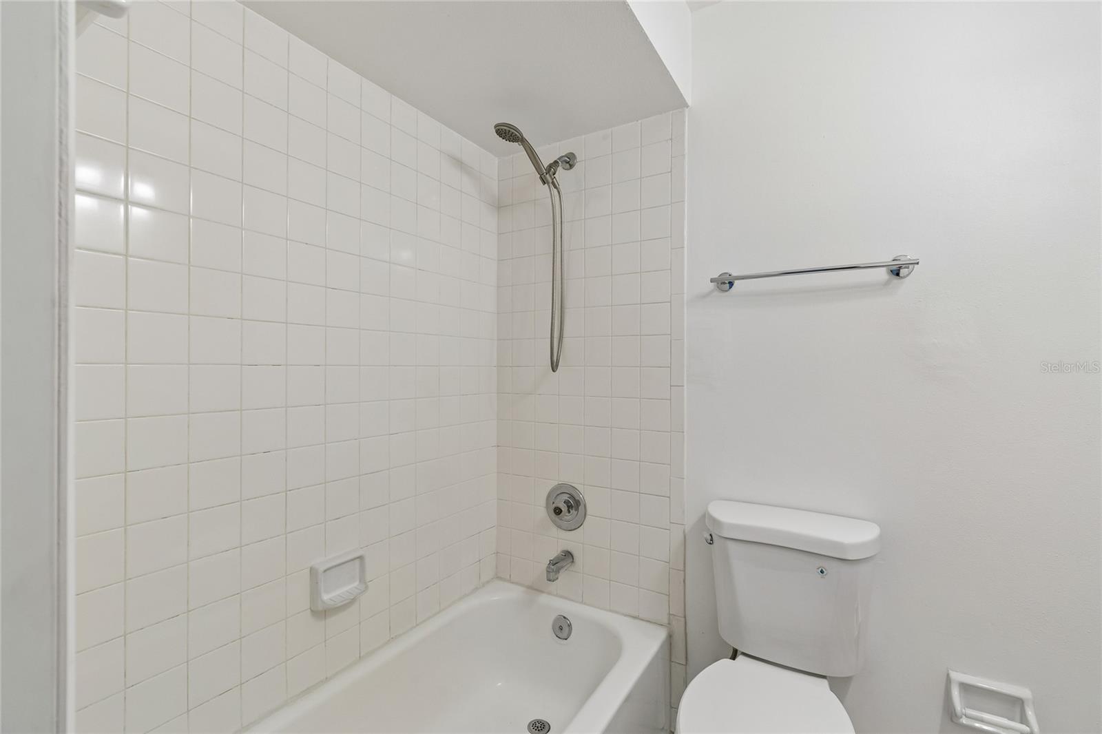 HAMILTON PLACE II A CONDOMINIU - Residential Lease