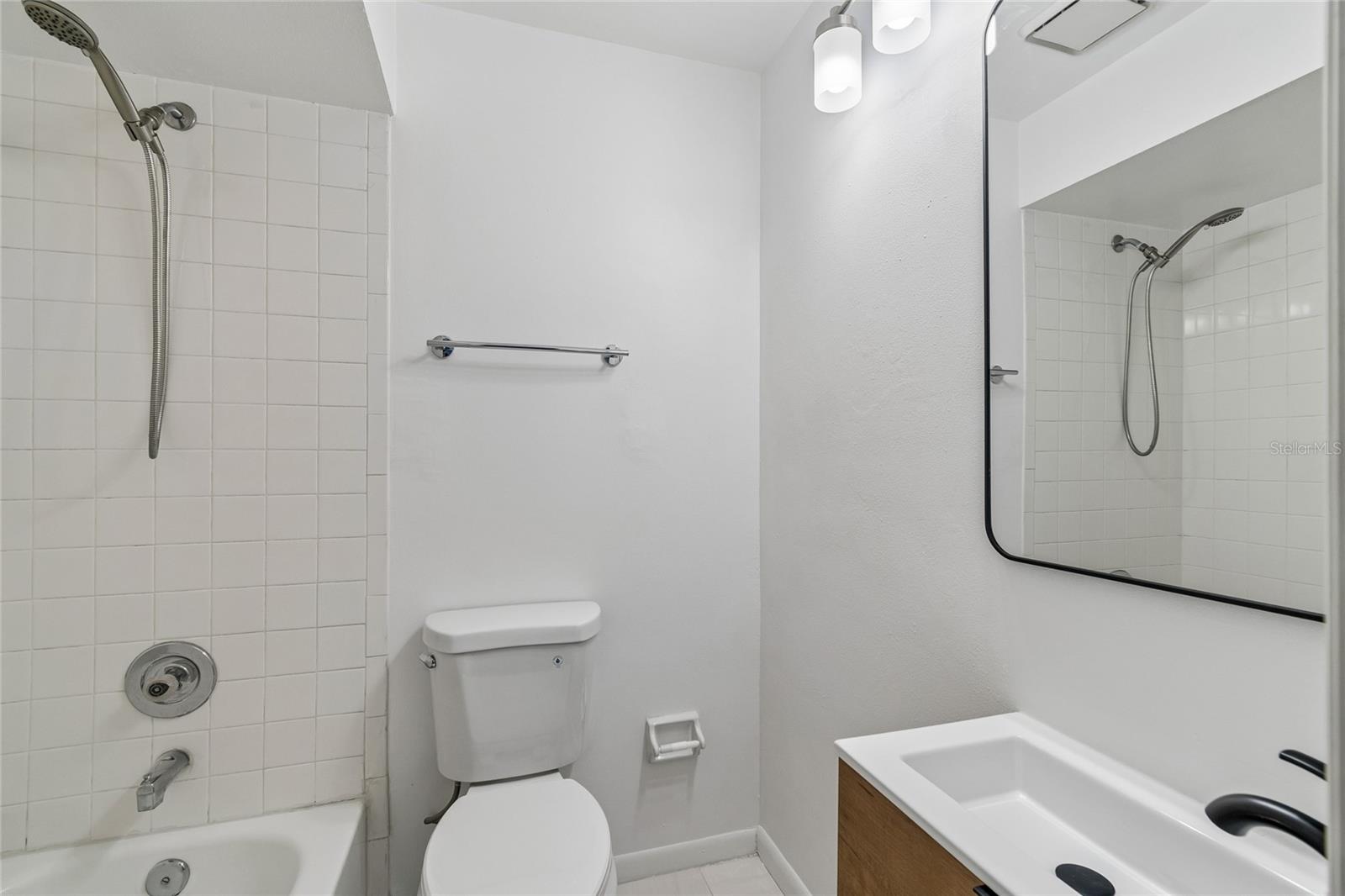 HAMILTON PLACE II A CONDOMINIU - Residential Lease
