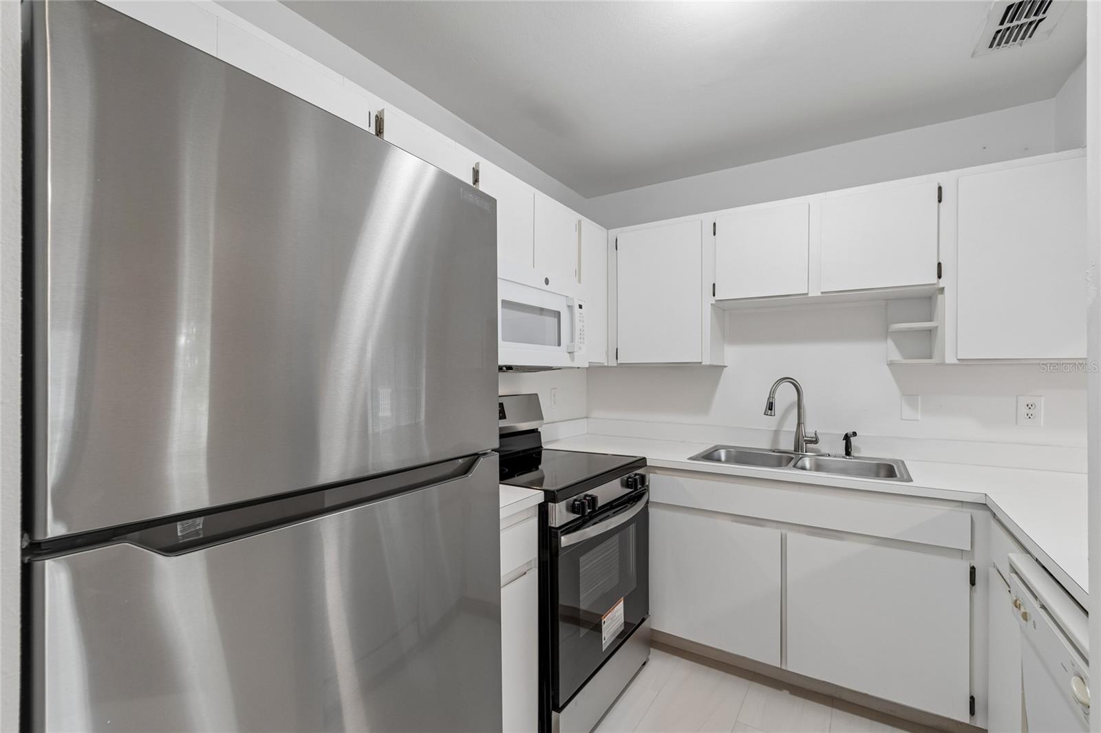 HAMILTON PLACE II A CONDOMINIU - Residential Lease