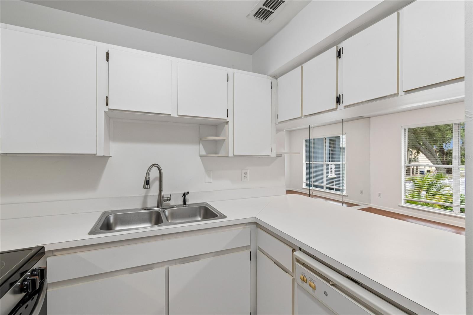 HAMILTON PLACE II A CONDOMINIU - Residential Lease