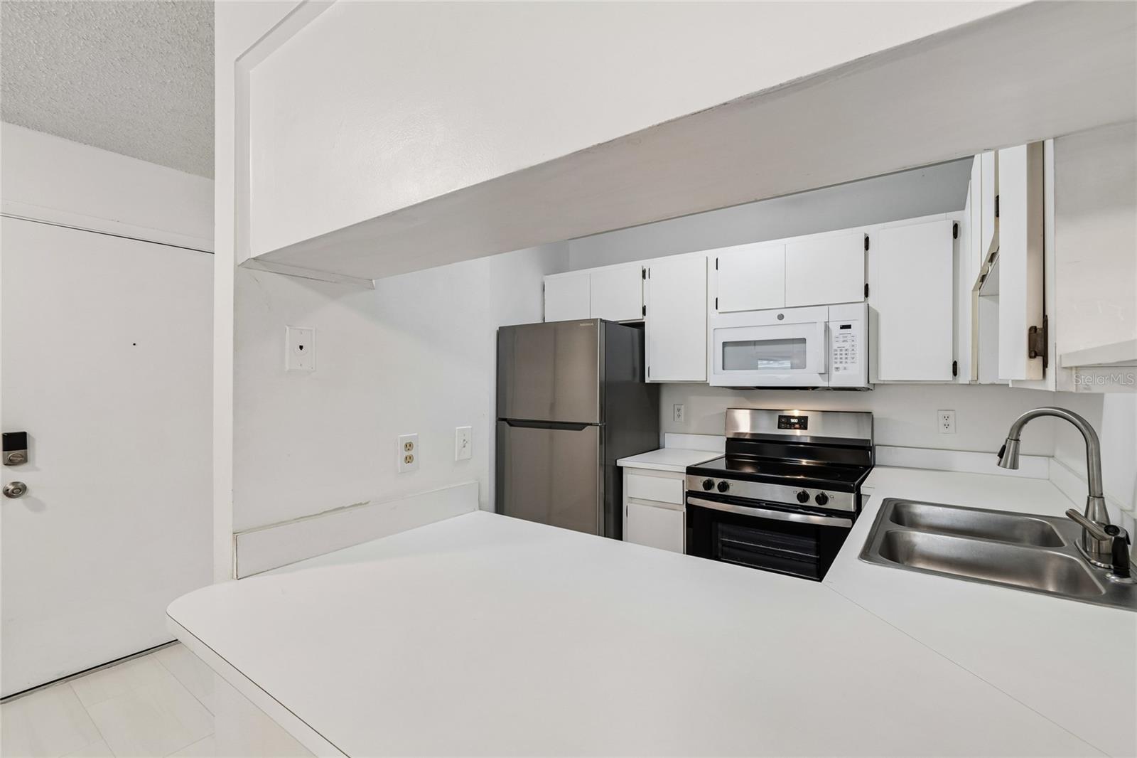 HAMILTON PLACE II A CONDOMINIU - Residential Lease