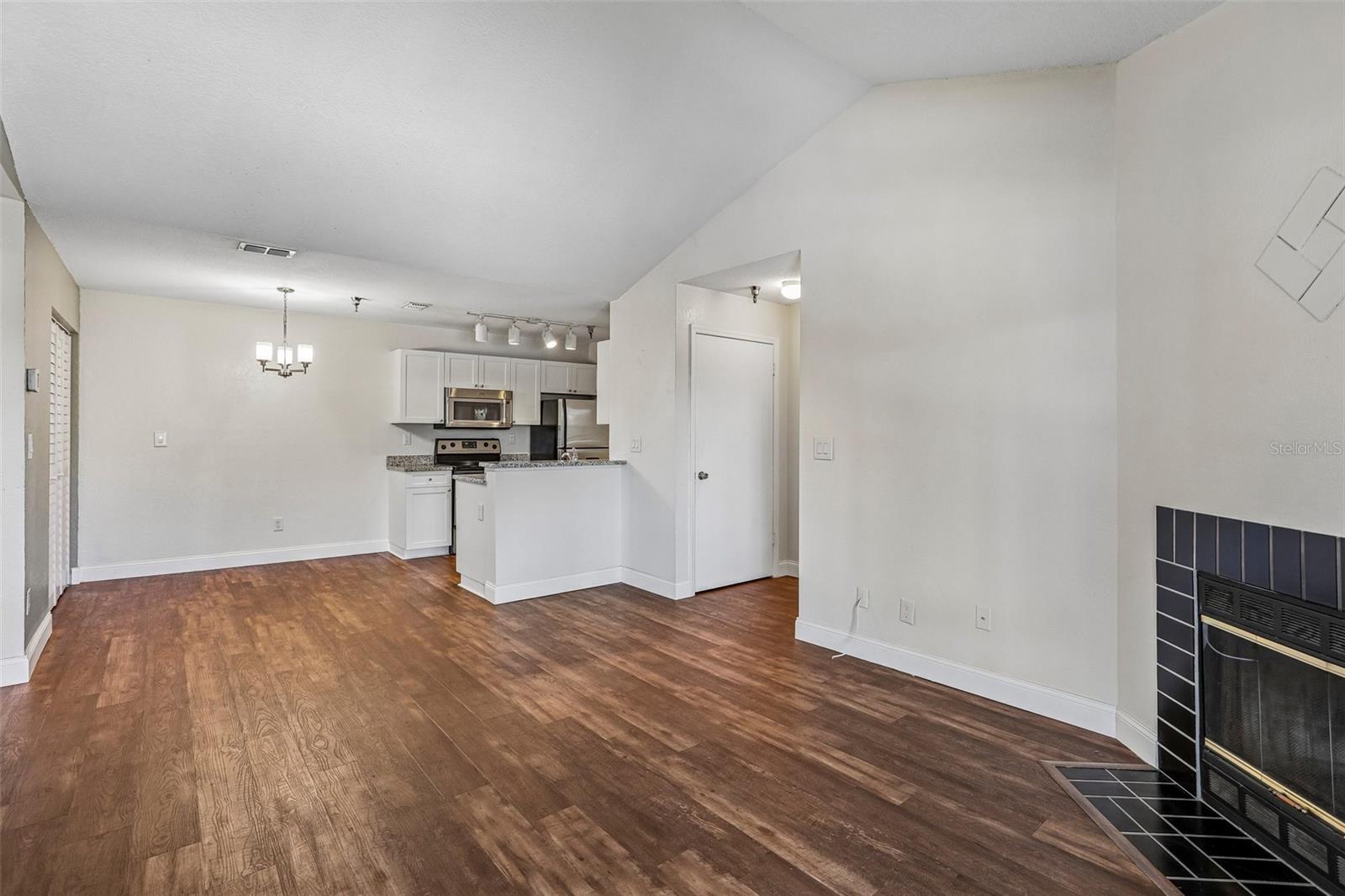 ITOPIA PRIVATE RESIDENCES CONDO - Residential