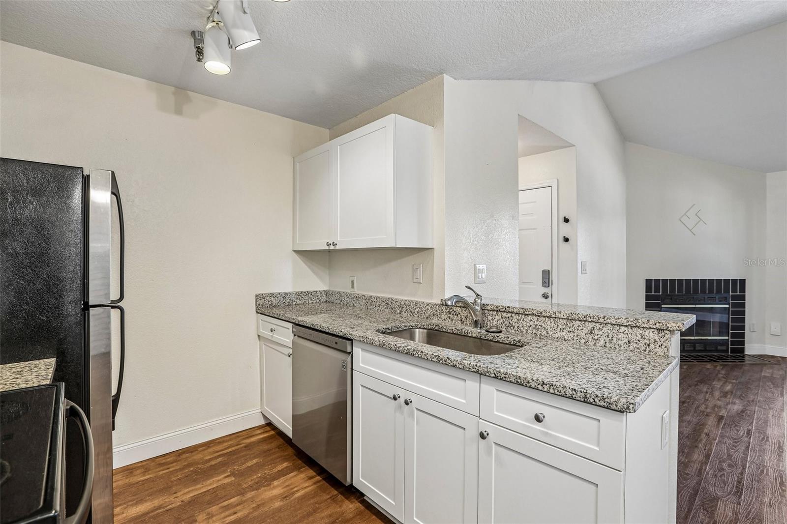 ITOPIA PRIVATE RESIDENCES CONDO - Residential