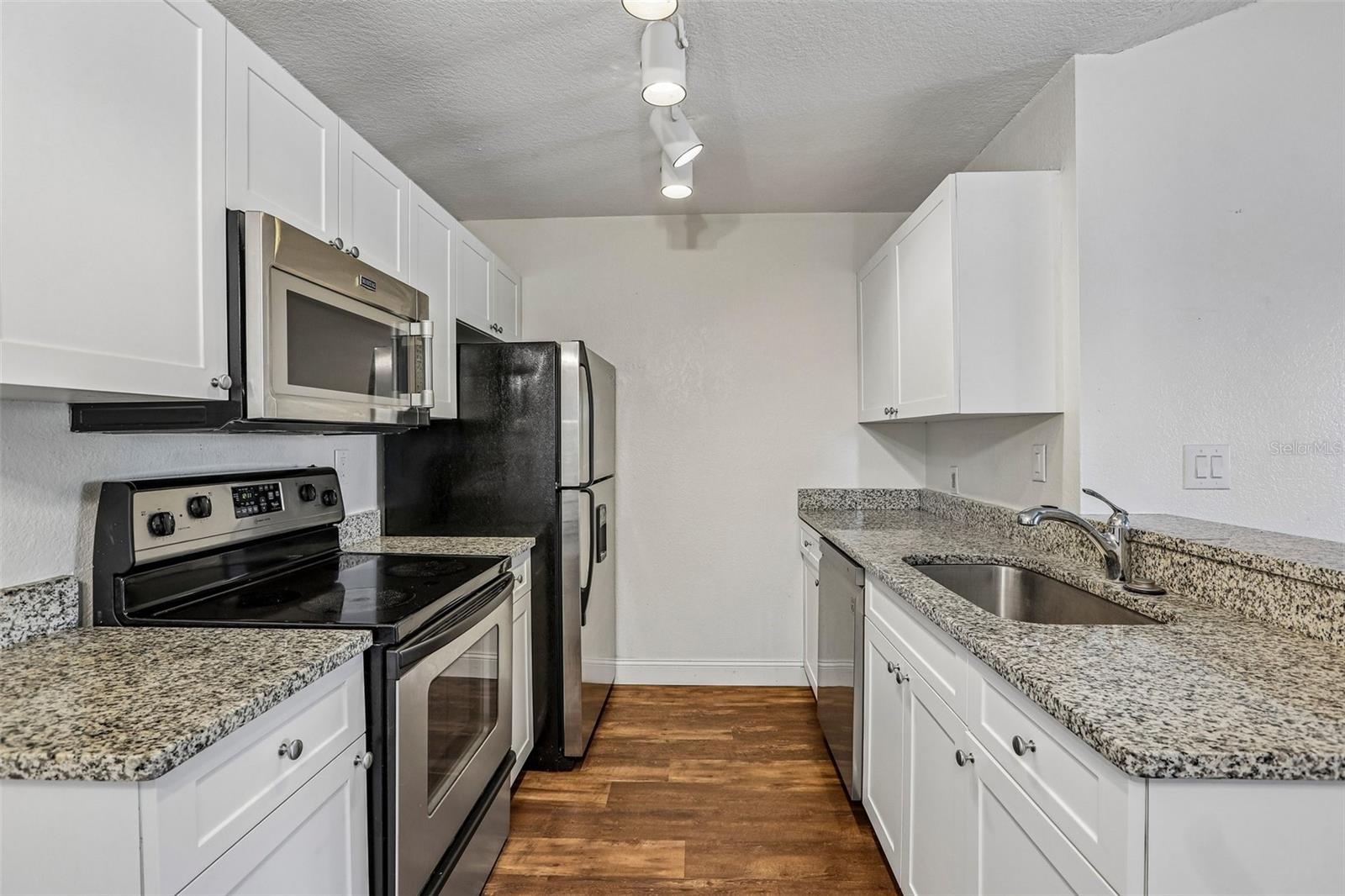 ITOPIA PRIVATE RESIDENCES CONDO - Residential