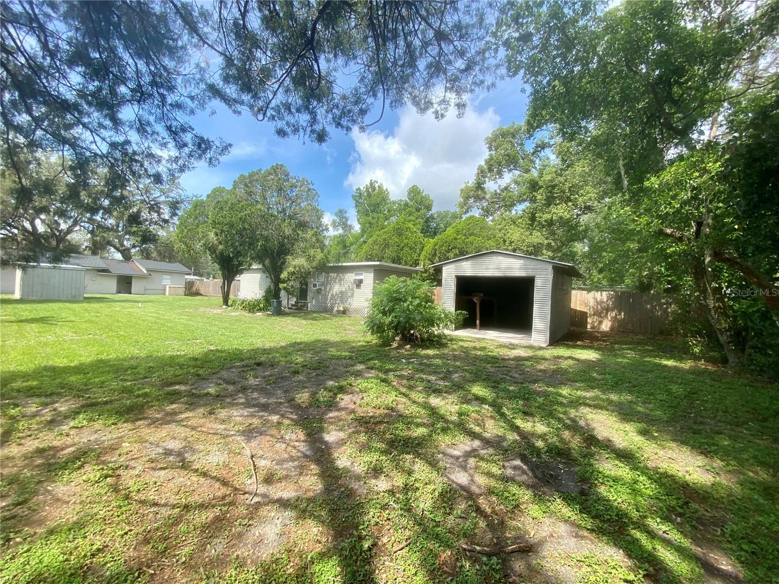 ACREAGE & UNREC - Residential Lease