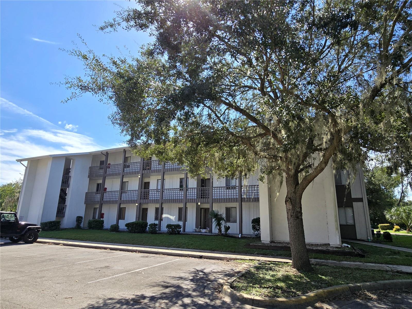 Attention Investors! Prime Location on Newberry Road
Excellent opportunity in a highly desirable area—directly across from HCA Florida North Florida Hospital with easy access to I-75. Just a short walk to the Oaks Mall and minutes from restaurants, shopping, Santa Fe College, the University of Florida, and public transportation—making this an ideal rental property.
Located in Building 200 on the first floor, this 2-bedroom, 1-bath unit features an open-concept floor plan, new refrigerator and stove, and in-unit laundry for added convenience and tenant appeal.
The community offers great amenities, including a clubhouse, pool, fitness center, sidewalks, and ample open parking.
Move-in ready with strong rental potential—an excellent addition to any portfolio!