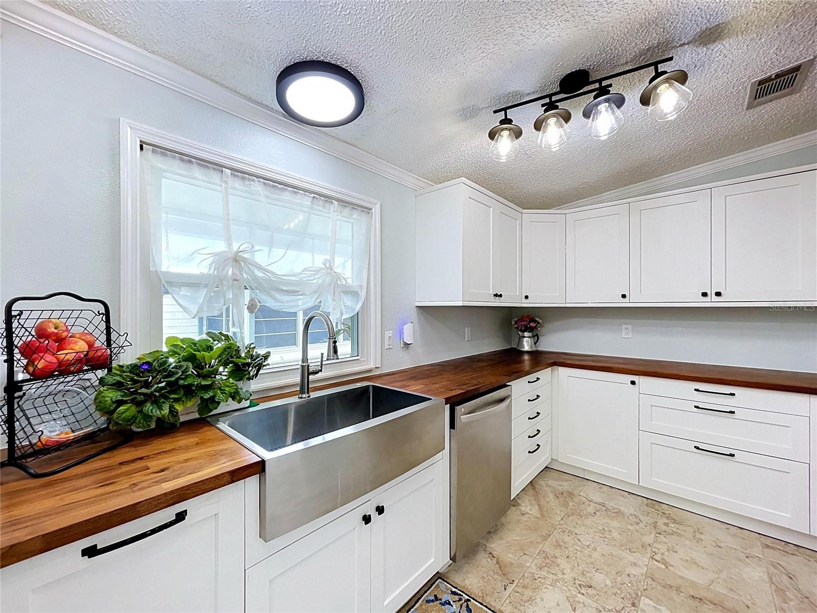 FOXWOOD LAKE ESTATES - Residential