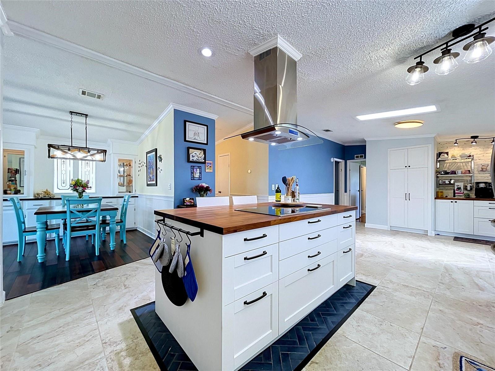 FOXWOOD LAKE ESTATES - Residential
