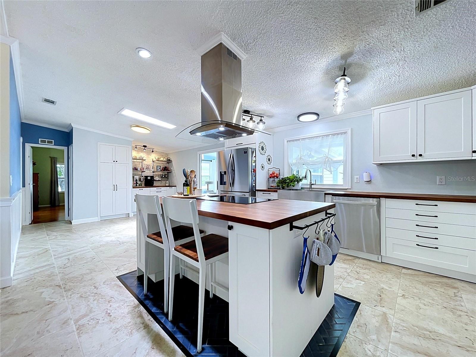 FOXWOOD LAKE ESTATES - Residential