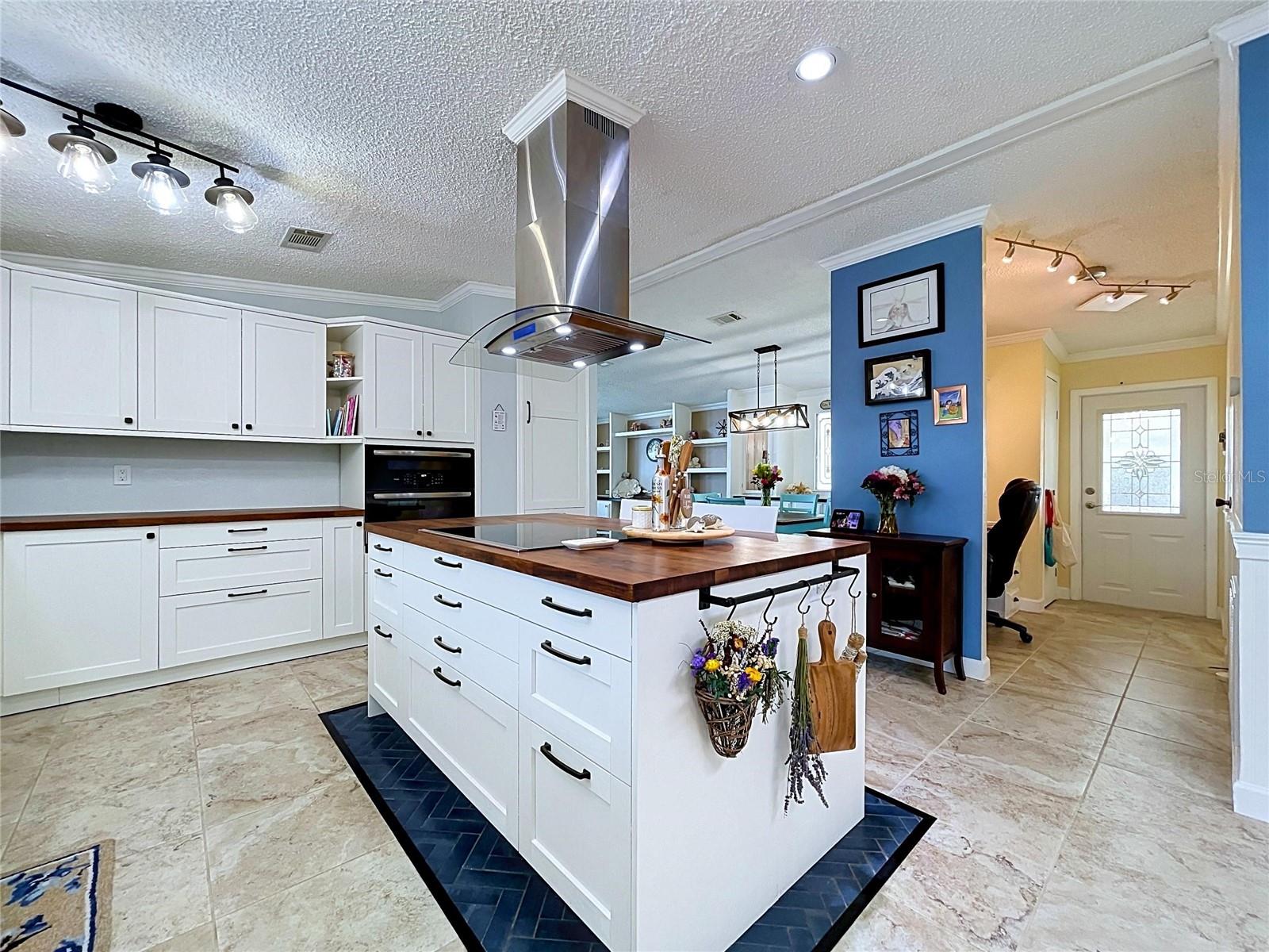 FOXWOOD LAKE ESTATES - Residential