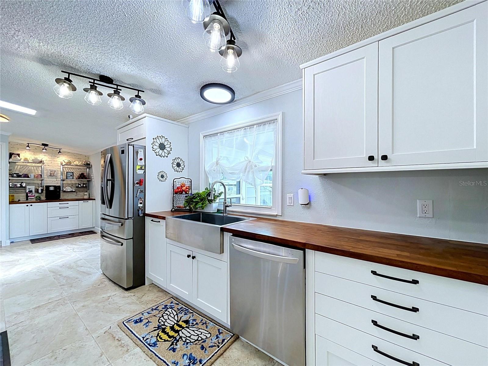 FOXWOOD LAKE ESTATES - Residential