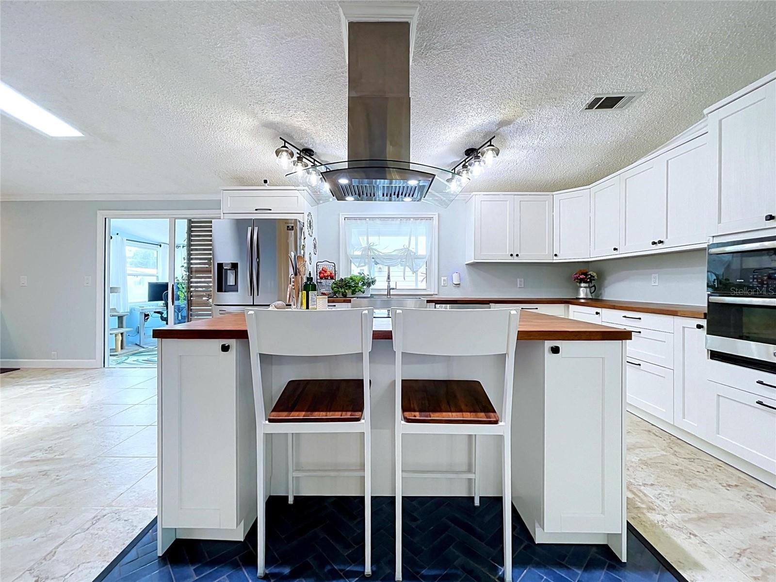FOXWOOD LAKE ESTATES - Residential
