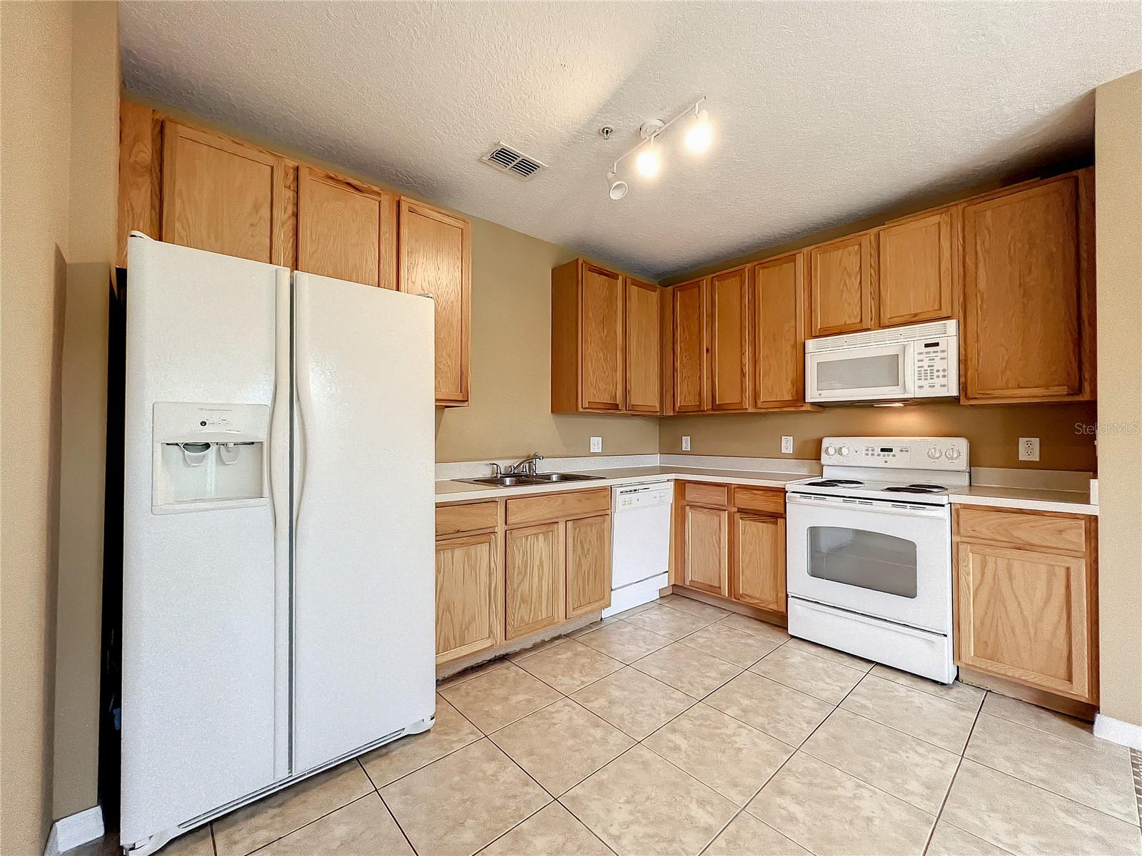 CROWNTREE LAKES 02 & 03 - Residential Lease