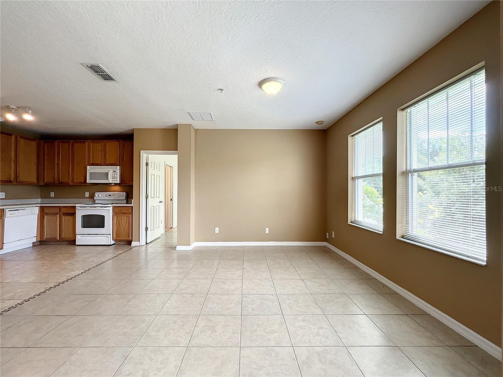 CROWNTREE LAKES 02 & 03 - Residential Lease