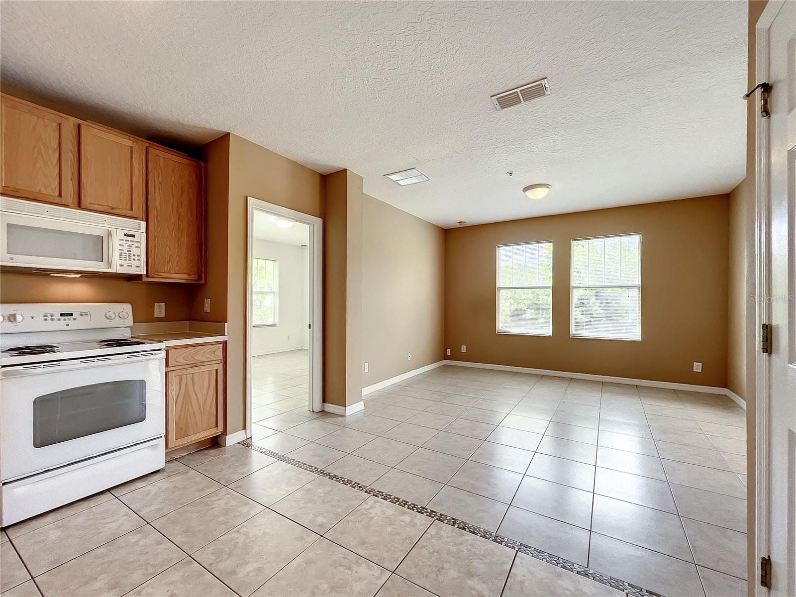 CROWNTREE LAKES 02 & 03 - Residential Lease