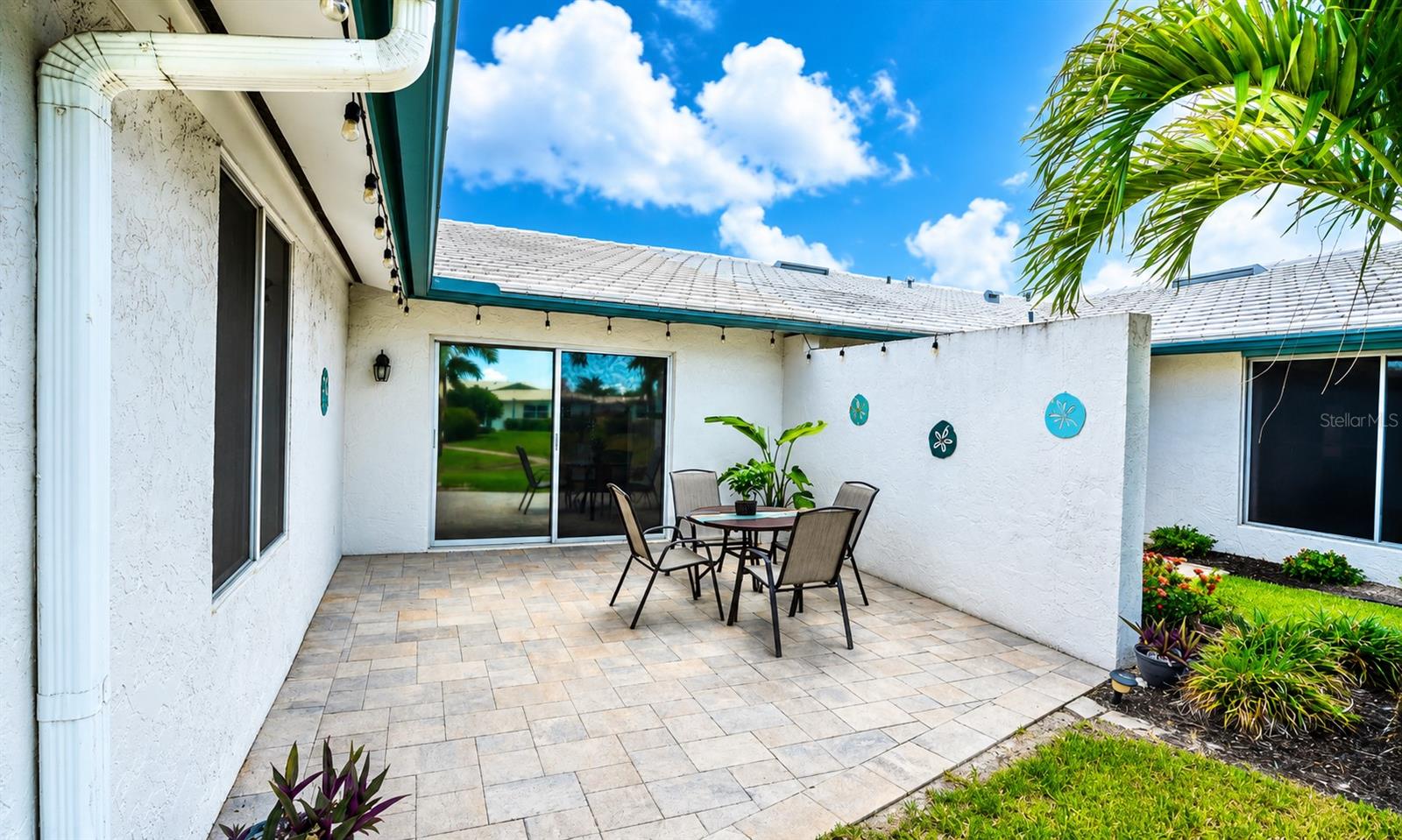 VILLAGE GREEN OF BRADENTON SEC 8 - Residential