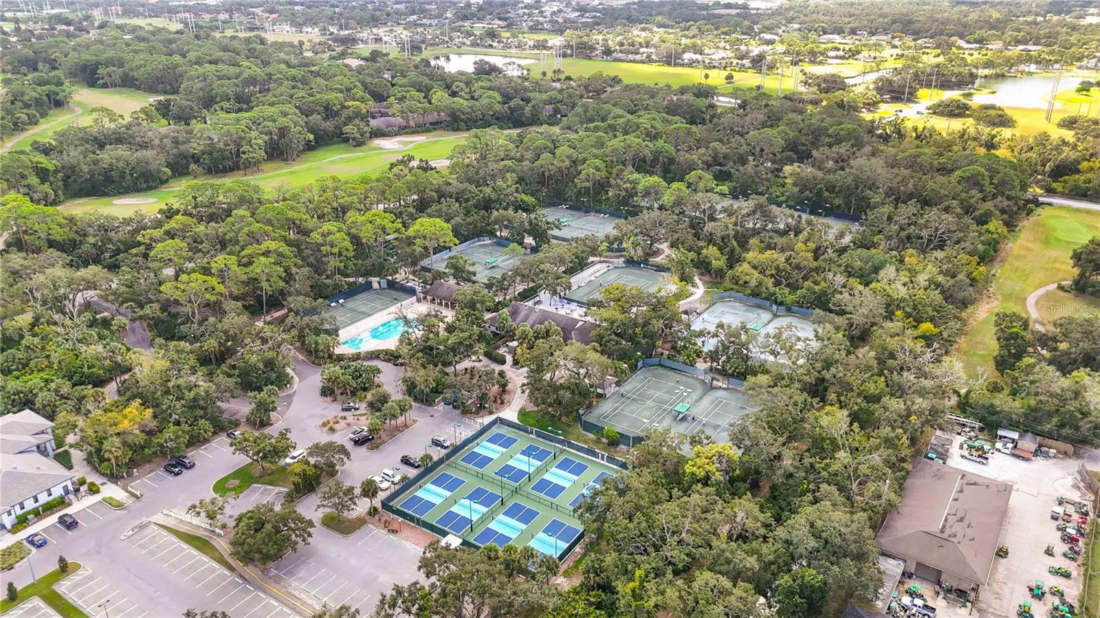 WEDGEWOOD LAKE - Residential