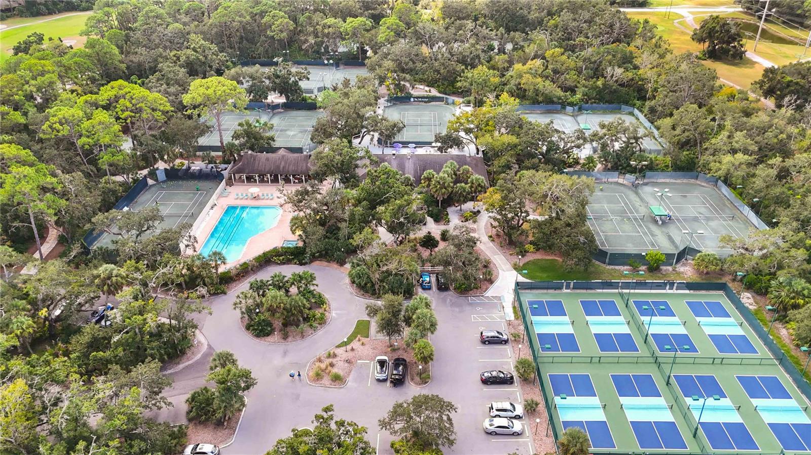 WEDGEWOOD LAKE - Residential