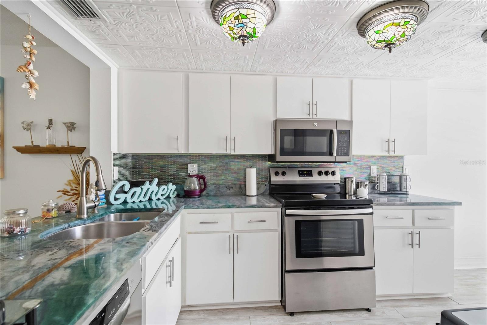 WEDGEWOOD LAKE - Residential