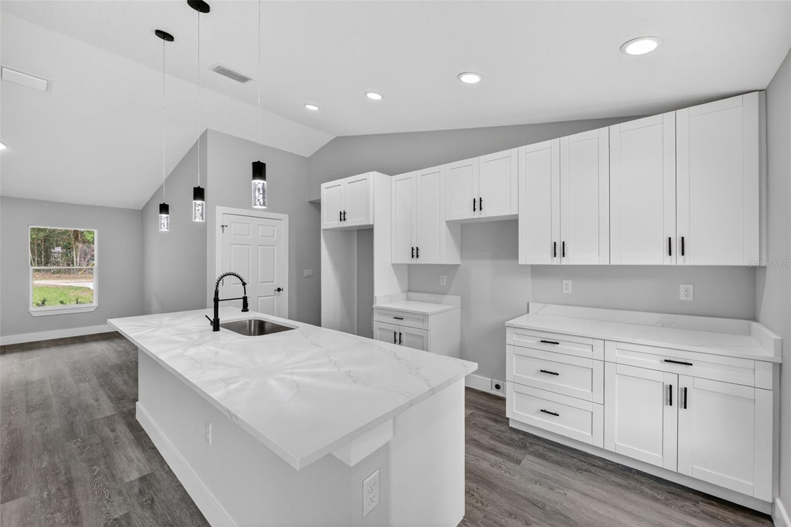 ROLLING RANCH ESTATE - Residential