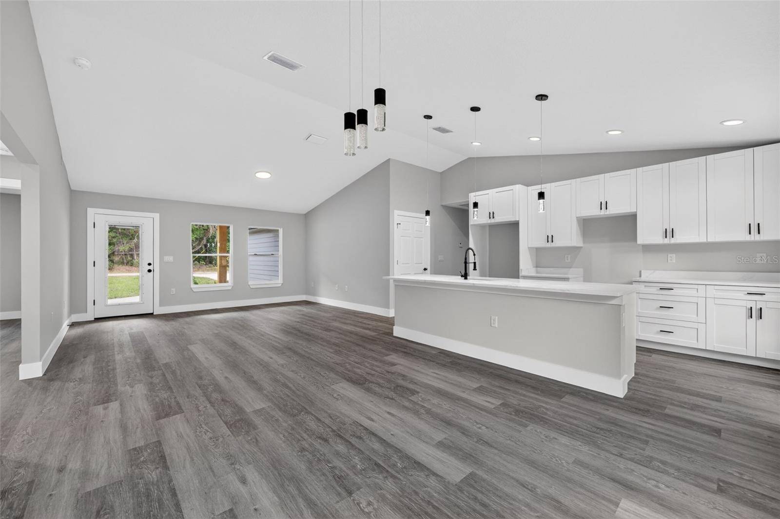 ROLLING RANCH ESTATE - Residential
