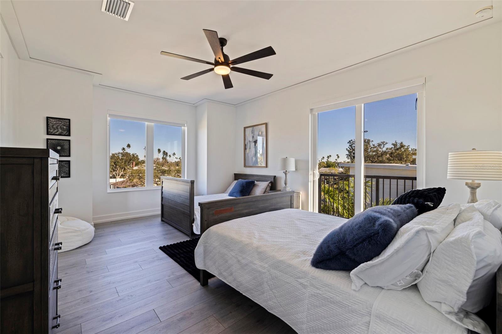 SHORE ACRES OVERLOOK SEC - Residential