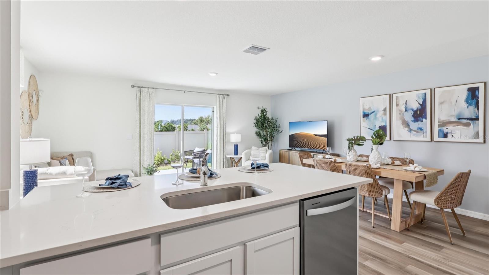 TWISTED OAKS - Residential