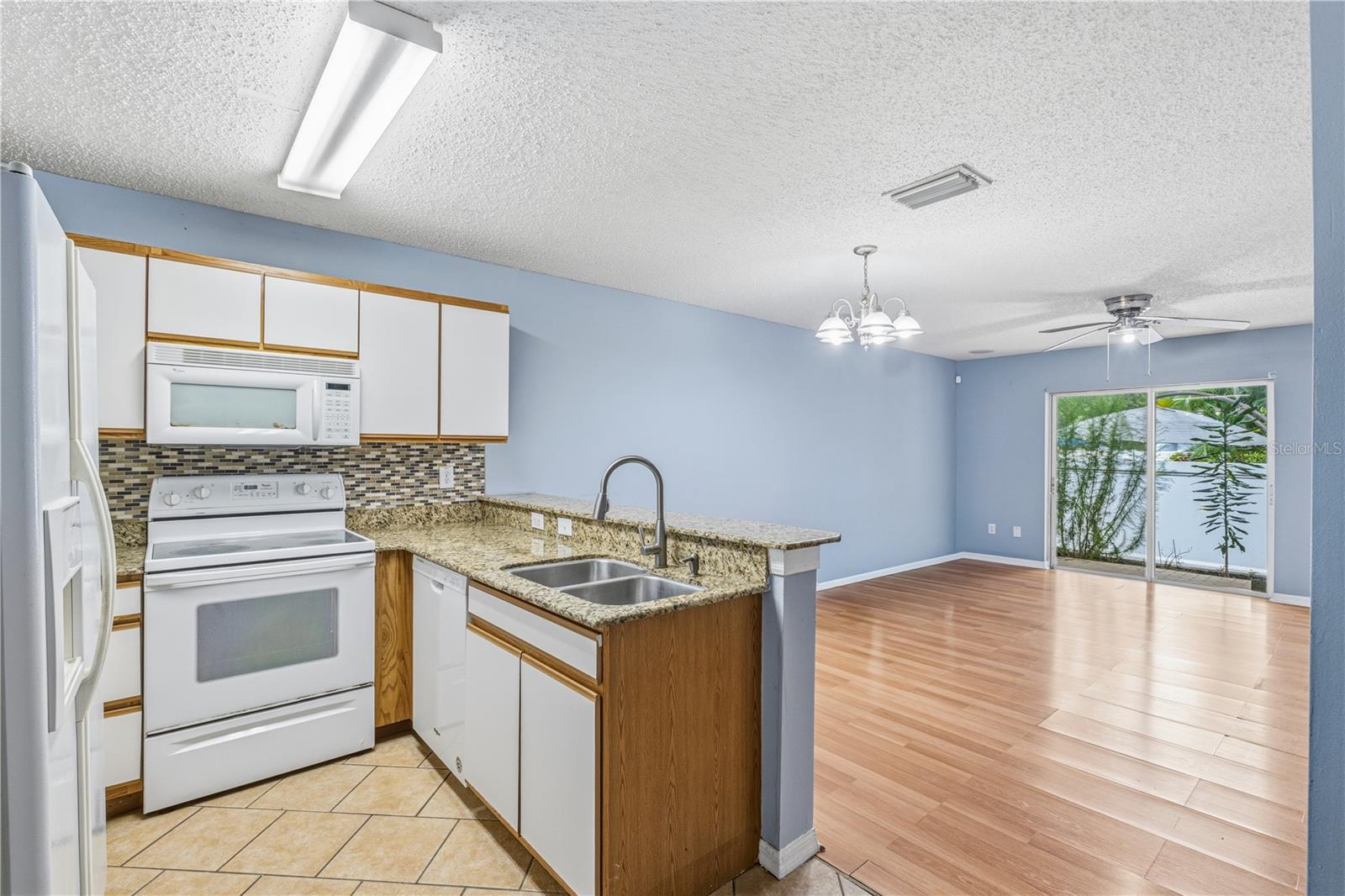 EDGEWATER PLACE - Residential