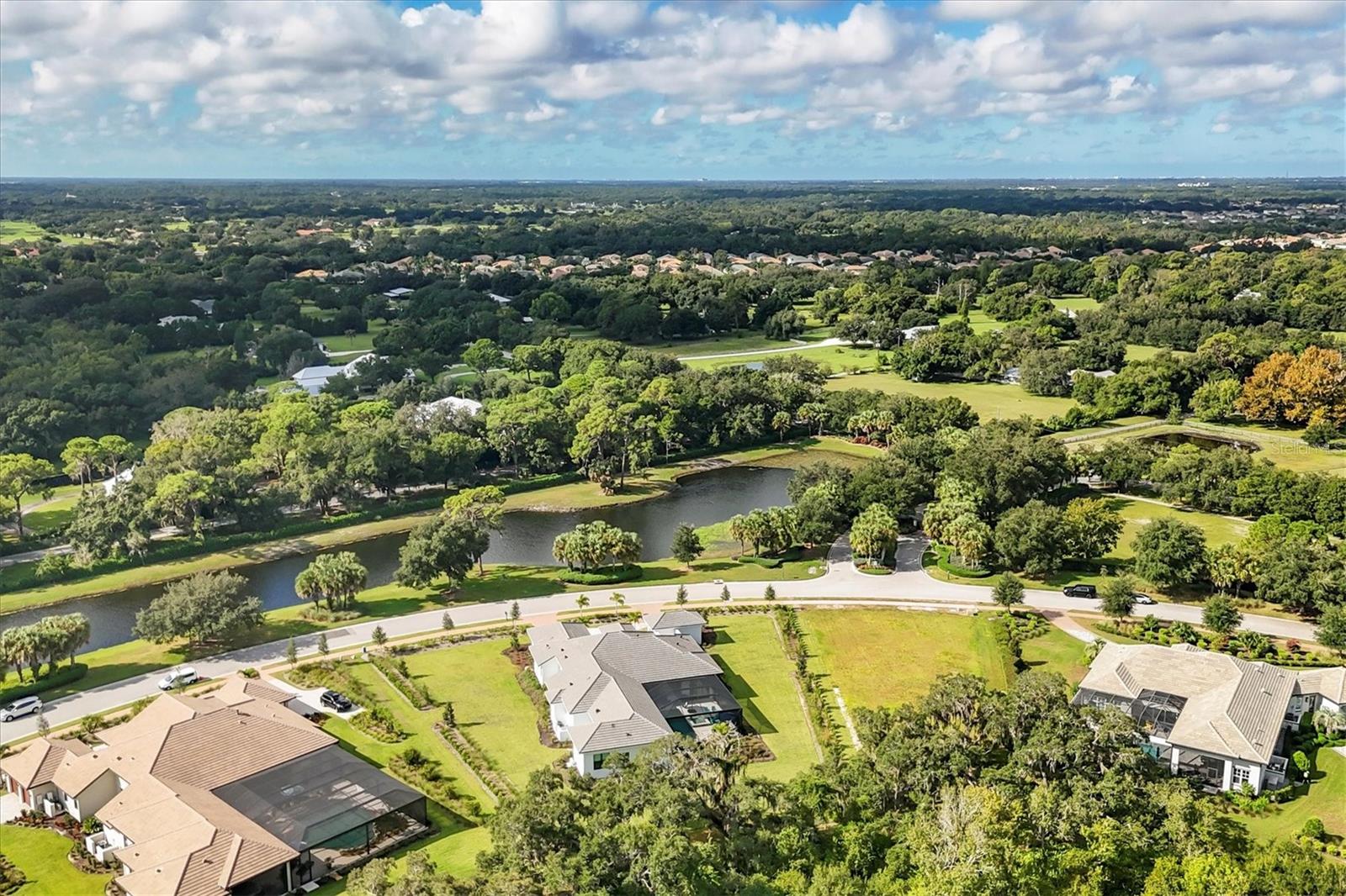 FOUNDERS CLUB - Residential