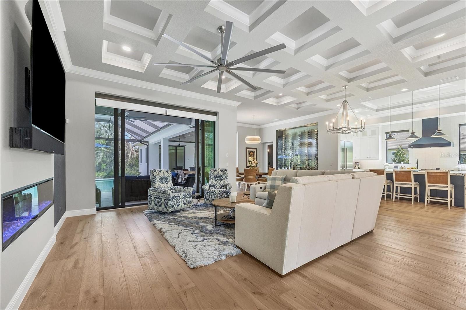 FOUNDERS CLUB - Residential