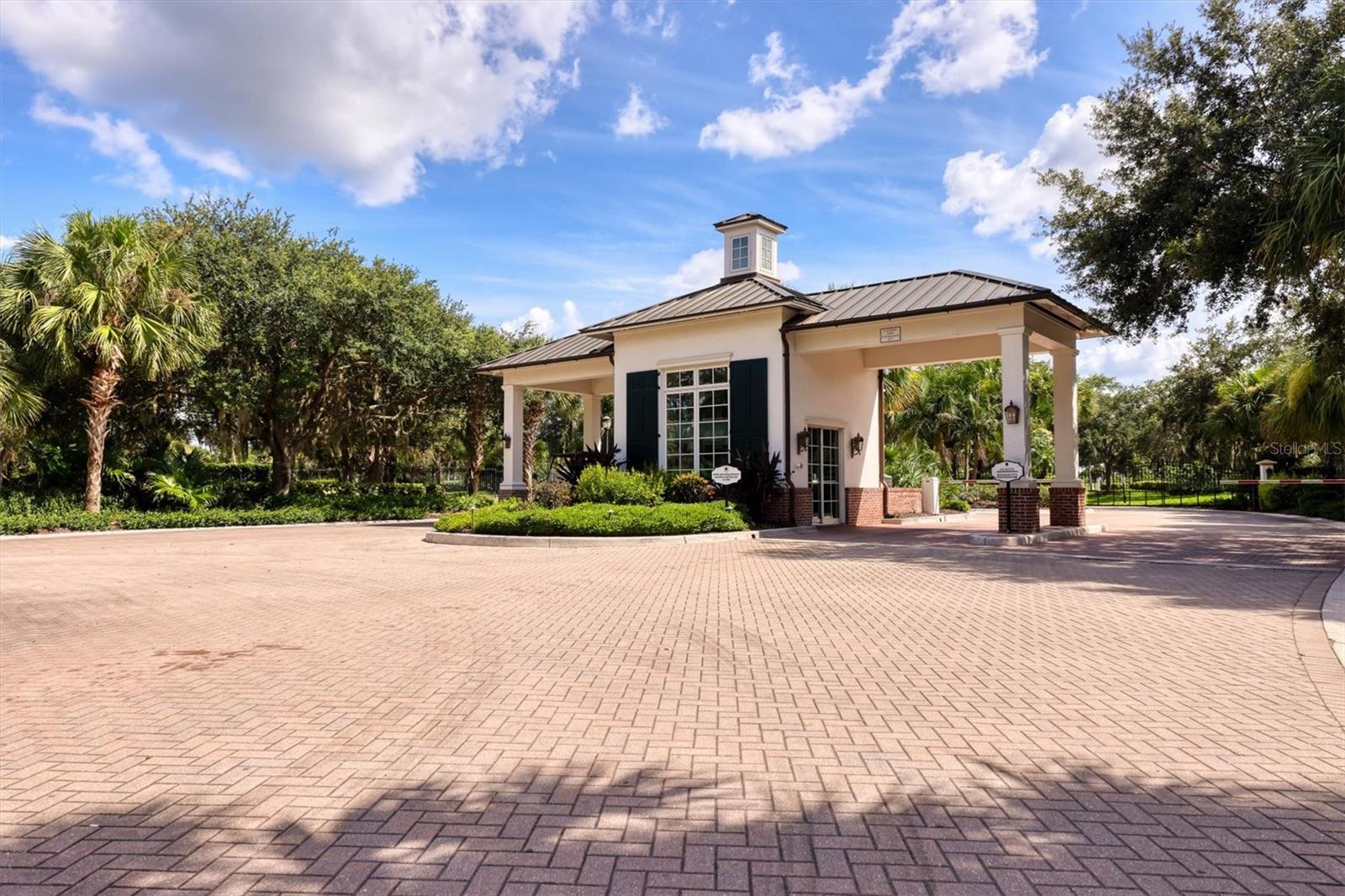 FOUNDERS CLUB - Residential