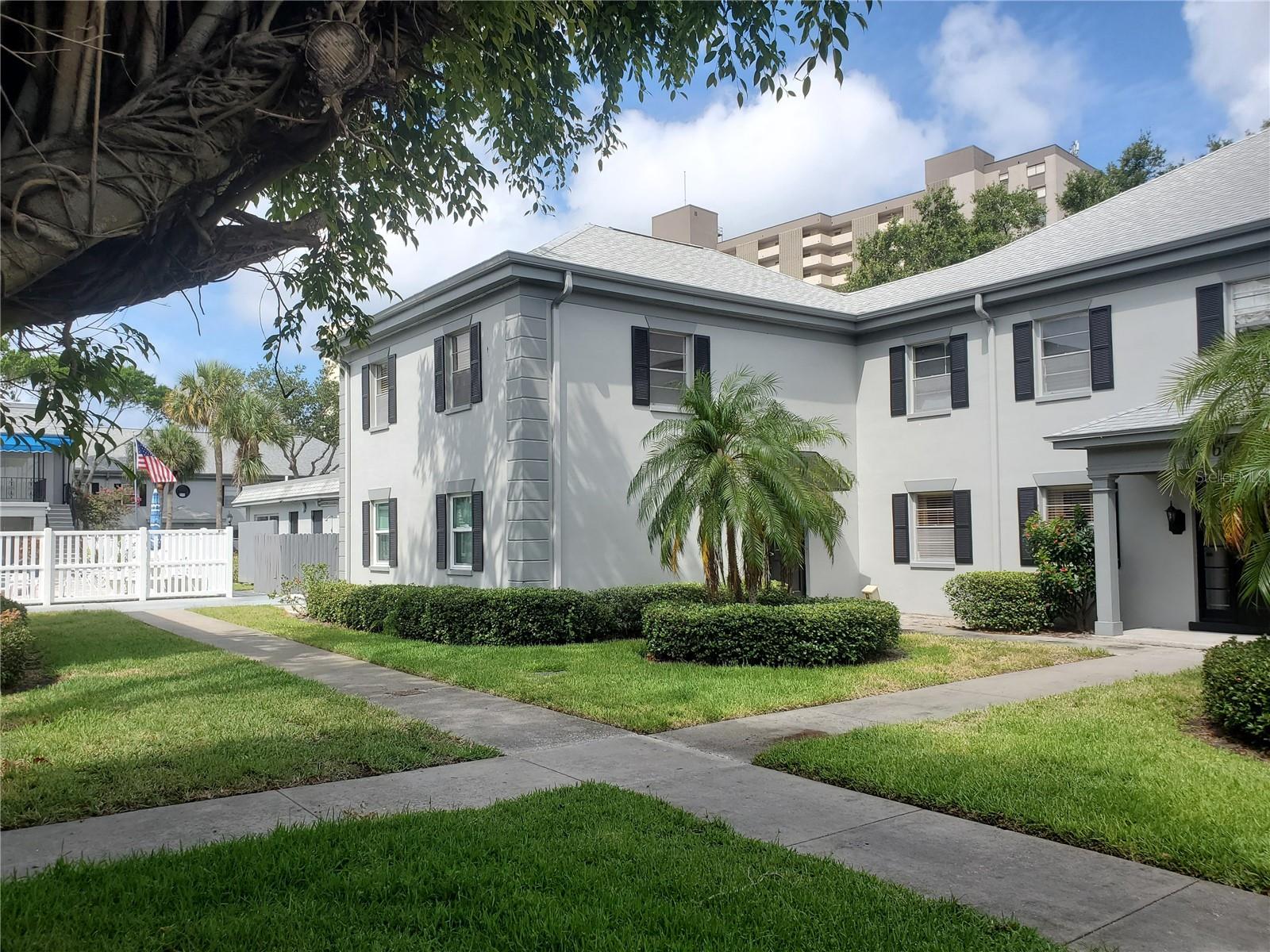 Secluded and serene, this roomy one bedroom boasts a large bedroom with walk-in closet, a pass-thru kitchen with granite counter tops, pantry and back stairs/second entry. Inviting pool, assigned parking, on site laundry facility, and close to transportation, beaches, interstate and shops.