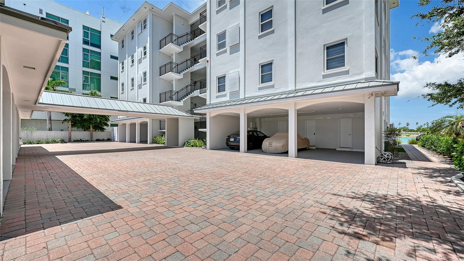 HARBOR HOUSE - Residential