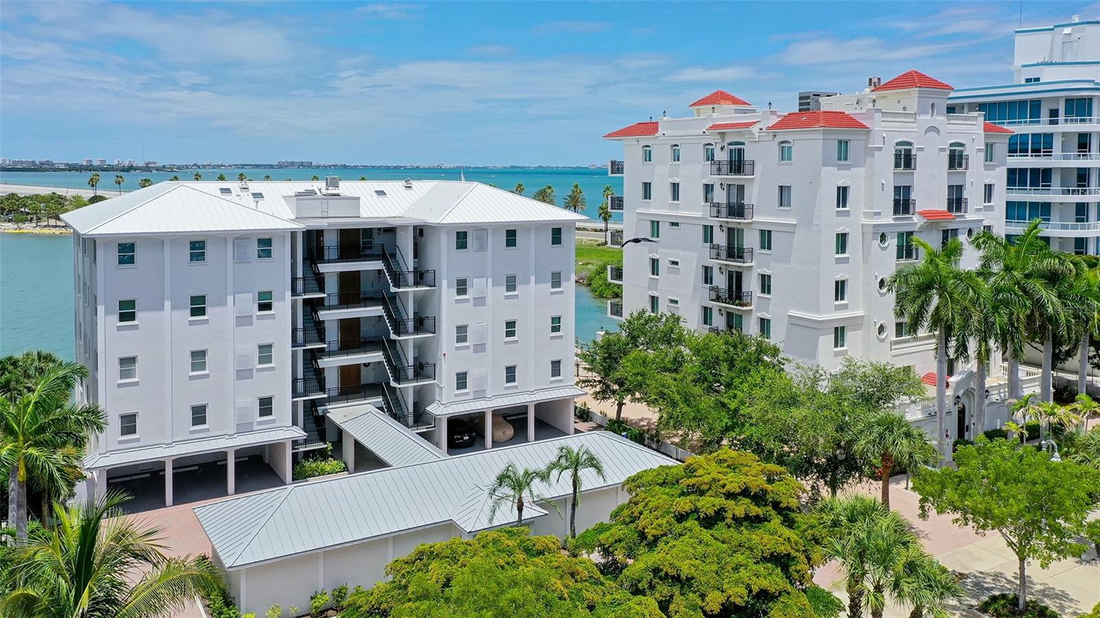 HARBOR HOUSE - Residential