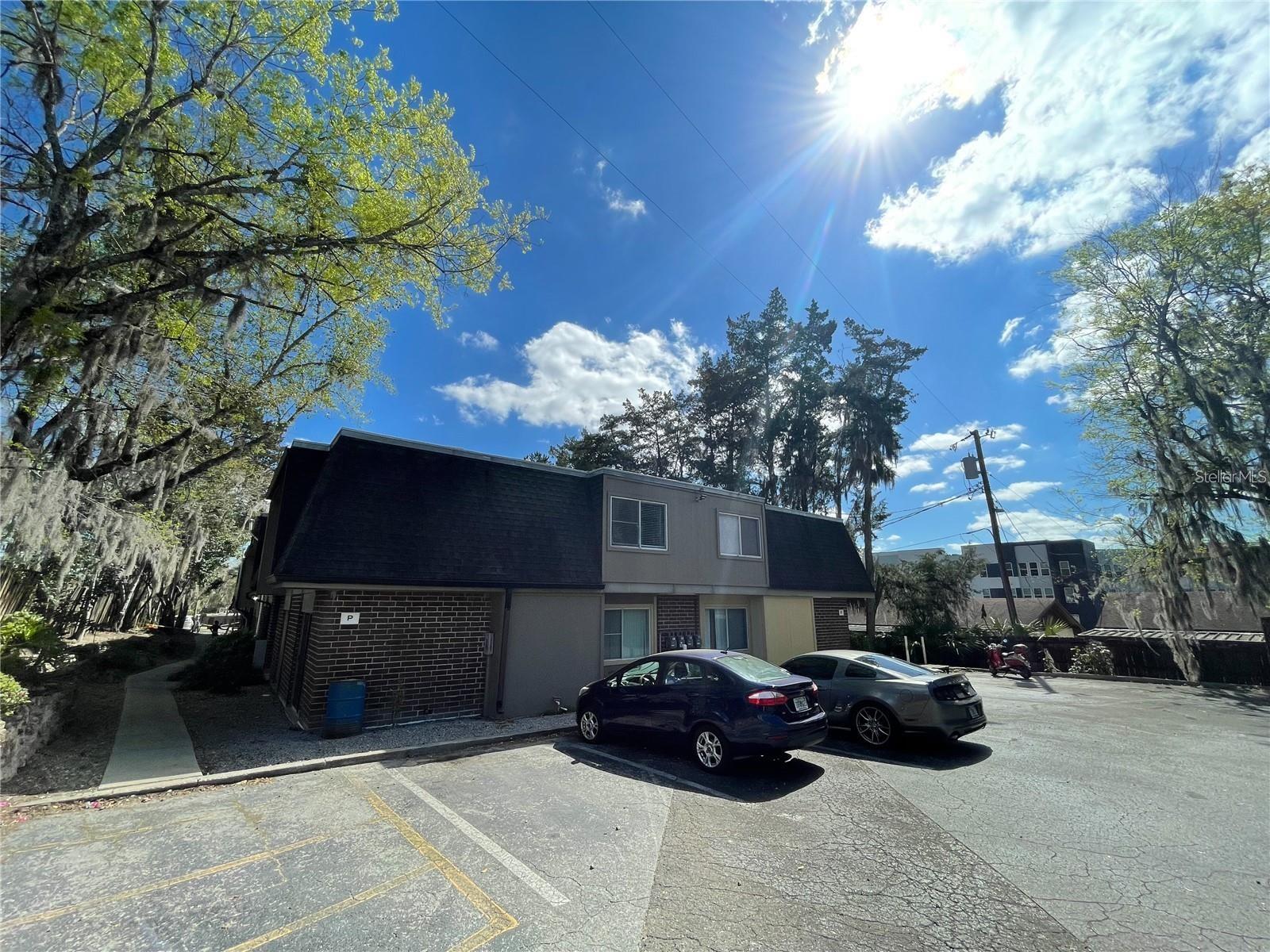 SUMMIT HOUSE - Residential