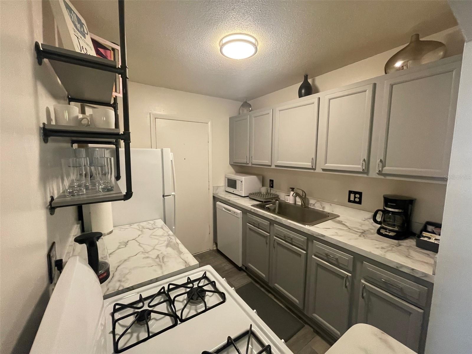 SUMMIT HOUSE - Residential