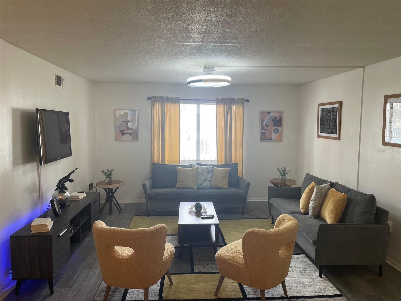 SUMMIT HOUSE - Residential